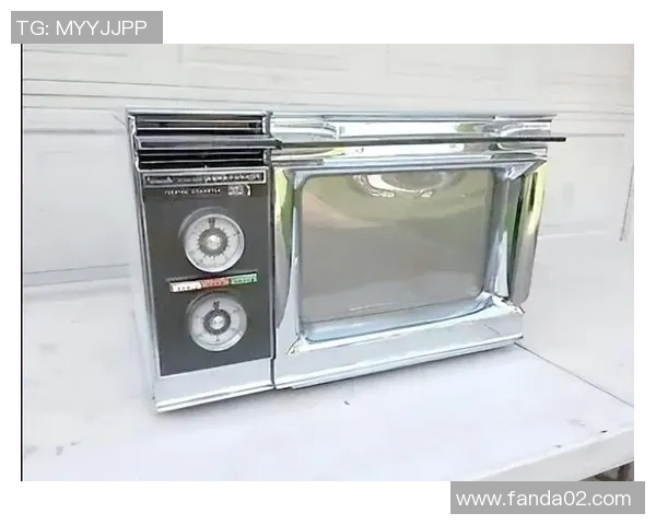 足球明星女友前后变化揭秘她们的风格与魅力演变之路